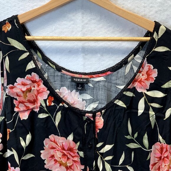 Torrid Tank Top Womens 2 2X 18-20 Black Floral Babydoll Stretch Challis Crochet - Picture 11 of 12